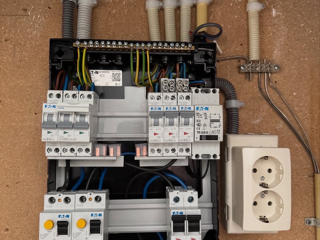 Elektra werkzaamheden, meterkast installatie in Twente